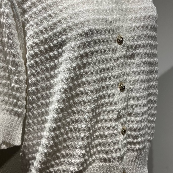 White Textured Knit Blouse with 3/4 Sleeves - Picture 12 of 12